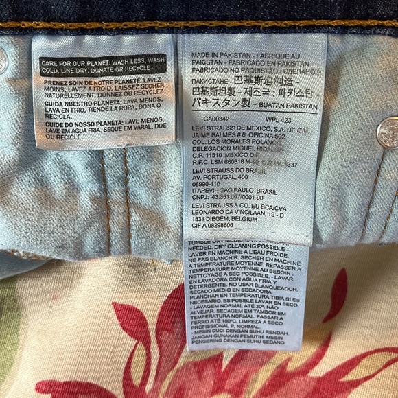 LEVIS size 36W x 30L 541 Style Jean Cotton Stretch StraightLeg ZipperFly
$79 - Picture 15 of 16